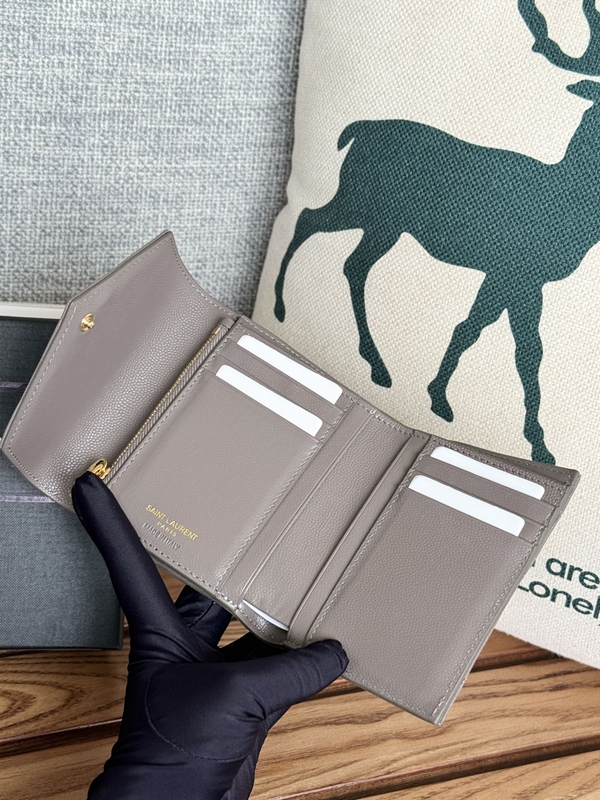 イヴサンローラン財布素材ディテール